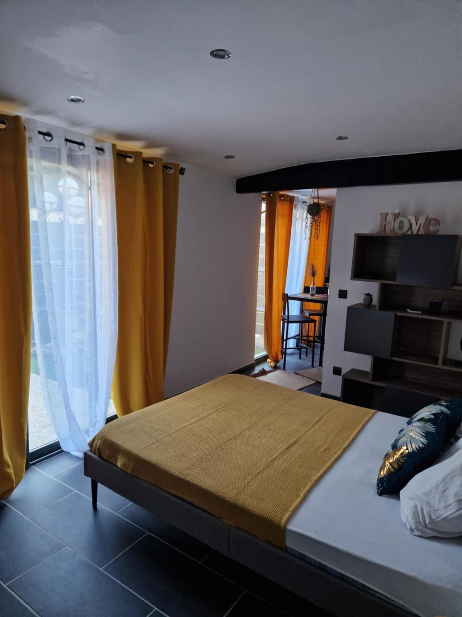 Grand Studio 2 Personnes Saint-Amand-Montrond Exterior photo